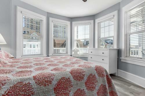 Beach Block-ocean Views-large Balconies-parking
