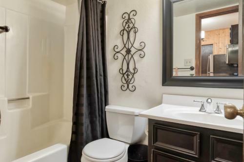 Redwood Commons B12