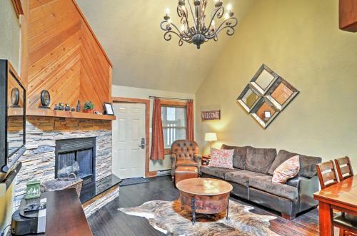 Apartamento Angel Fire Condo With Fireplace Half Mi To Ski Lift!