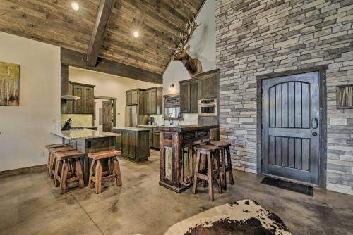Custom Mountain Home Views, Hot Tub And Fire Pit!