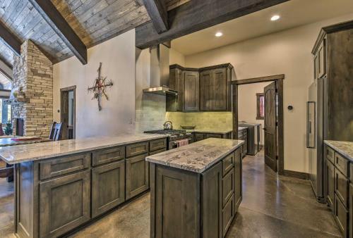 Custom Mountain Home Views, Hot Tub And Fire Pit!
