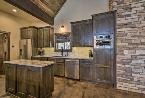 Custom Mountain Home Views, Hot Tub And Fire Pit!
