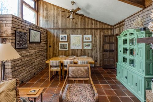 Elk & Deer View Home