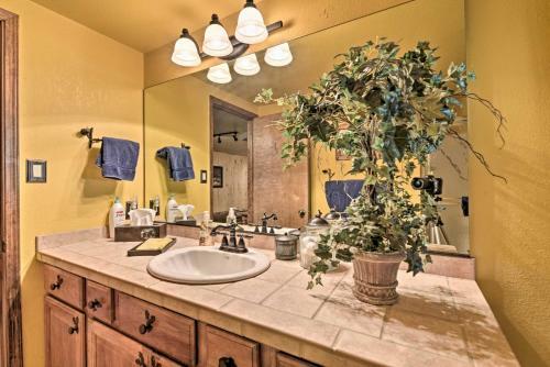 Spacious Angel Fire Getaway, 2 Mi To Slopes!