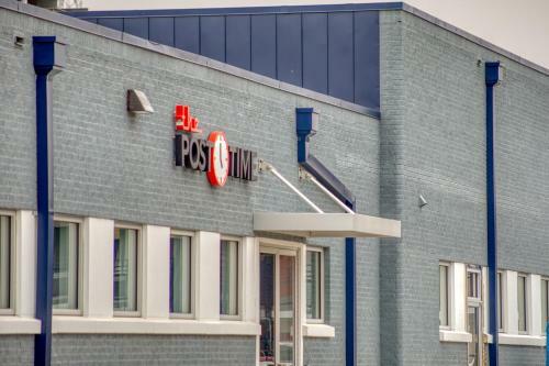 Hotel Post Time Inn