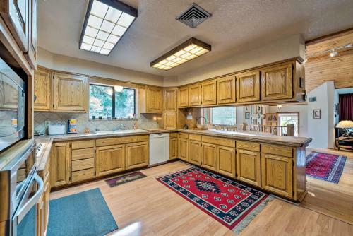 Cloudcroft Mtn Home With Deck-3 Miles To Ski Resort!
