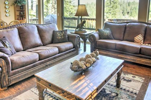 Cozy Cloudcroft Cabin With Serene Wooded Views And Deck