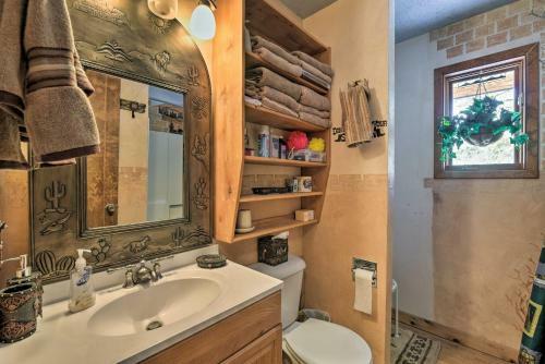Cozy Angel Fire Cabin 10 Min From Ski Slopes!