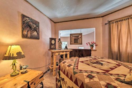 Cozy Angel Fire Cabin 10 Min From Ski Slopes!