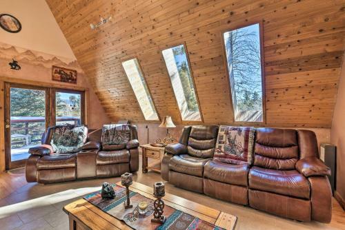 Cozy Angel Fire Cabin 10 Min From Ski Slopes!