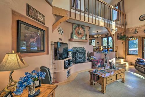 Cozy Angel Fire Cabin 10 Min From Ski Slopes!