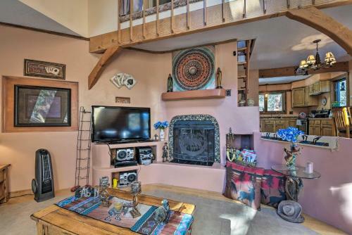 Cozy Angel Fire Cabin 10 Min From Ski Slopes!