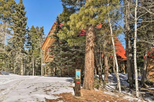 Cozy Angel Fire Cabin 10 Min From Ski Slopes!