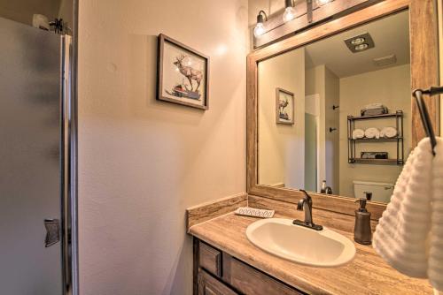 Apartamento Modern Couples Condo With Loft And Wheeler Peak View!