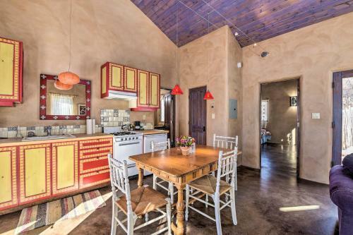 Eclectic Cabin With Kiva, 11 Mi To Taos Ski!
