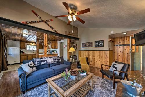 Cozy Outdoorsy Haven By Golf Course With Deck!