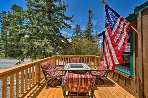 Cozy Outdoorsy Haven By Golf Course With Deck!