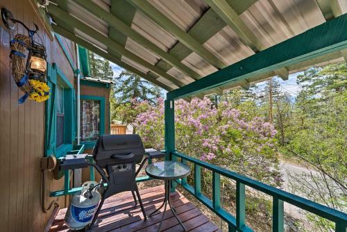 Cozy Outdoorsy Haven By Golf Course With Deck!
