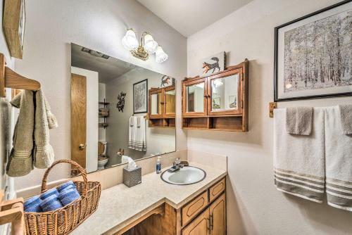 Charming Cloudcroft Cabin With Private Hot Tub!