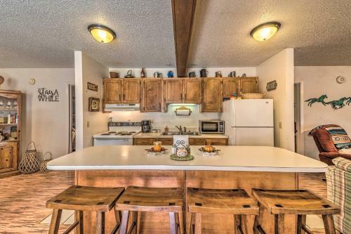 Charming Cloudcroft Cabin With Private Hot Tub!