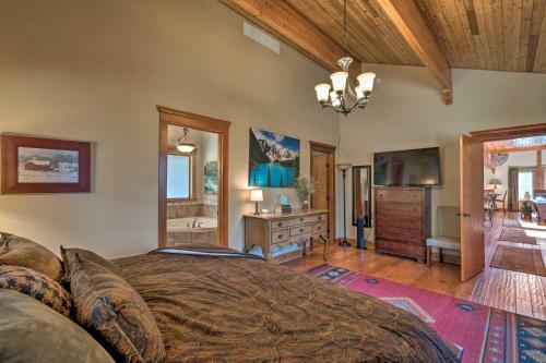 Grinning Bear Lodge With Deck, 5mi To Resort!