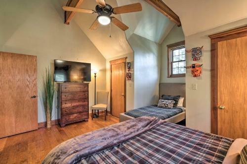Grinning Bear Lodge With Deck, 5mi To Resort!
