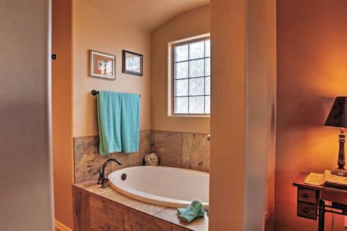 Las Cruces Home With Patio And Organ Mountain Views!