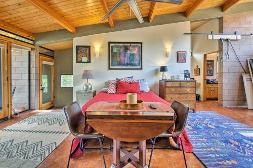Apartamento Geometric Glorieta Studio On 11 Picturesque Acres!