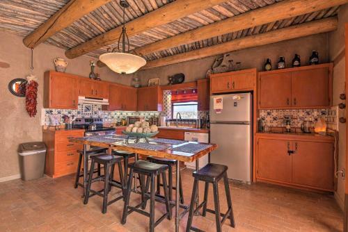 Adobe Home In Taos Area With Mtn View And Courtyard!