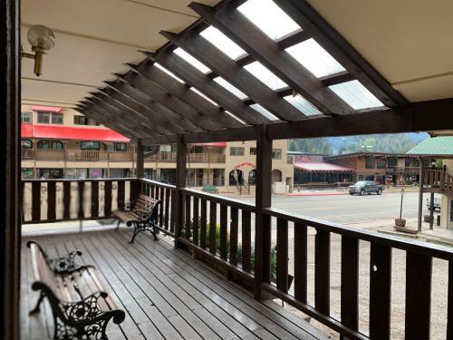 Hotel Ponderosa Lodge