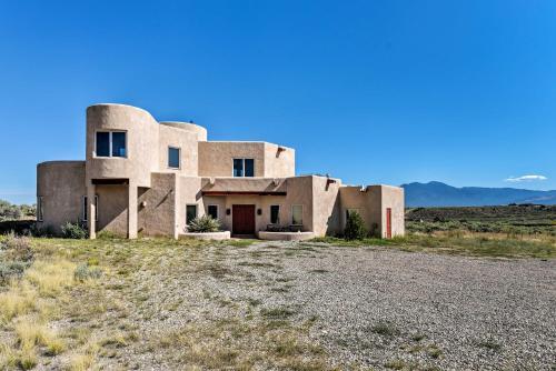 Rancho De Taos House With Balcony And Panoramic Views!