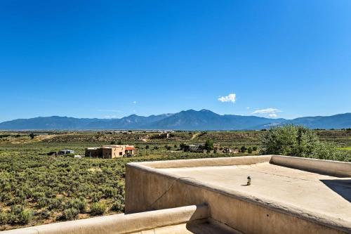 Rancho De Taos House With Balcony And Panoramic Views!