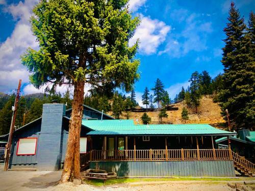 Pioneer Lodge House