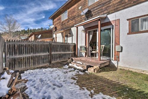 Red River Retreat In Town With Mtn Views And Yard