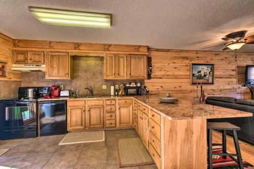 Red River Retreat In Town With Mtn Views And Yard