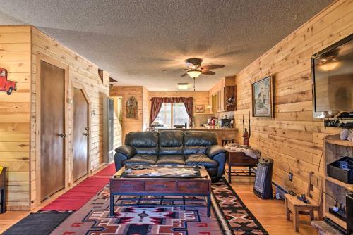 Red River Retreat In Town With Mtn Views And Yard