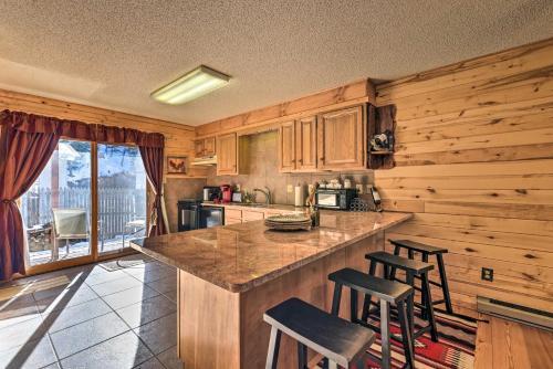 Red River Retreat In Town With Mtn Views And Yard