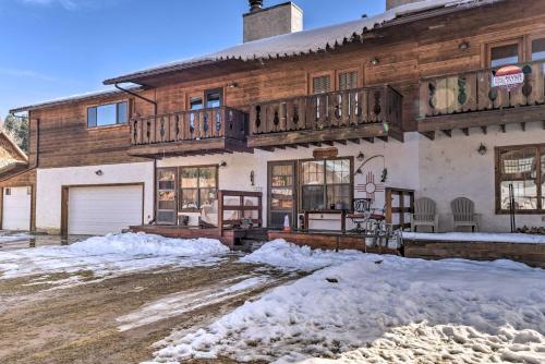 Red River Retreat In Town With Mtn Views And Yard