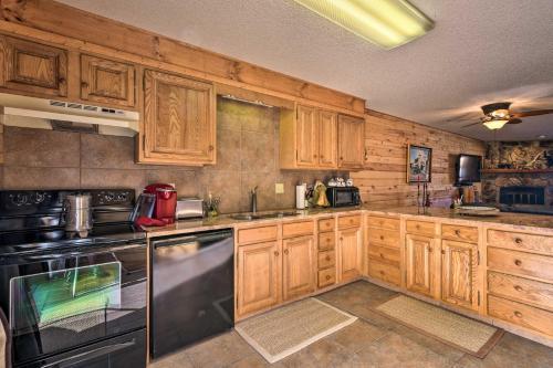 Red River Retreat In Town With Mtn Views And Yard