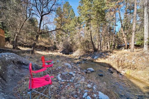 Secluded Riverside Cabin With Deck And Gas Grill!