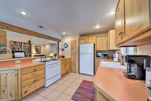 Secluded Riverside Cabin With Deck And Gas Grill!
