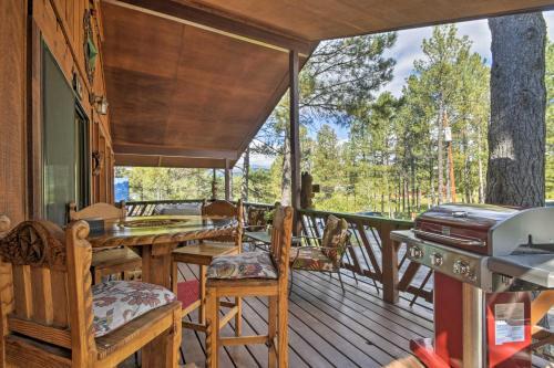 Ruidoso Cabin With Hot Tub And Golf Course Views!