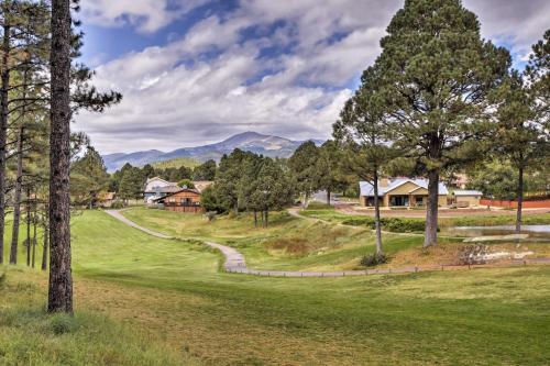 Ruidoso Cabin With Hot Tub And Golf Course Views!
