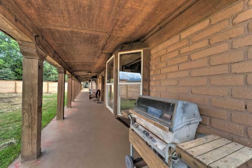 Rustic Ranch Retreat - 16 Mi To Ski Apache!