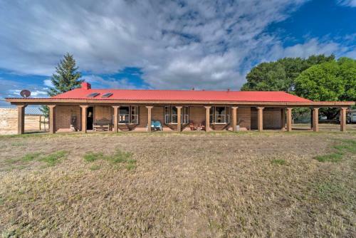 Rustic Ranch Retreat - 16 Mi To Ski Apache!