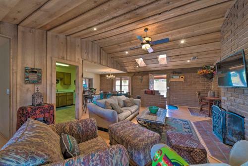 Rustic Ranch Retreat - 16 Mi To Ski Apache!