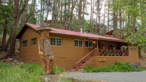 Whispering Pine Cabins-cabin Fever