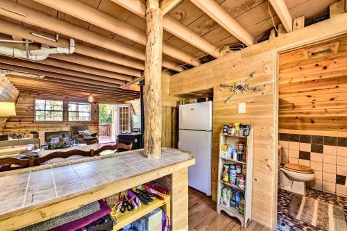 Quirky, Secluded Ruidoso Cabin 18mi To Ski Apache