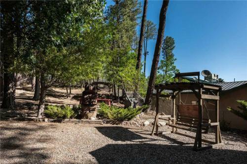 Cozy Bear 8, 1 Br, Fireplace, Midtown, Grill, Sleeps 4