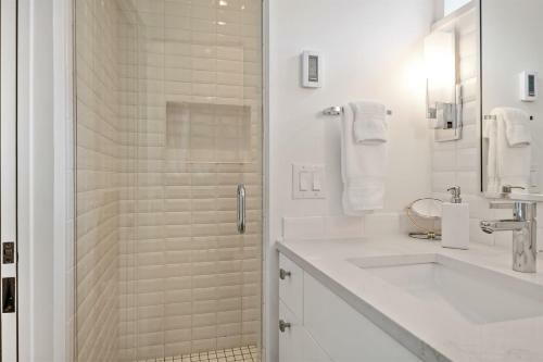 Casa Rojo - Sleek And Comfortable, Blocks From The Plaza